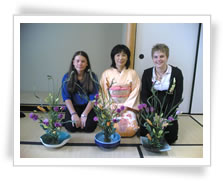 海外からの青少年招致プログラム　イギリス高校生来日　生け花体験